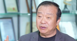 光荣的背后